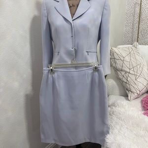 Tahari Suit, Lilac, sliver snap buttons, Size 8 Petite